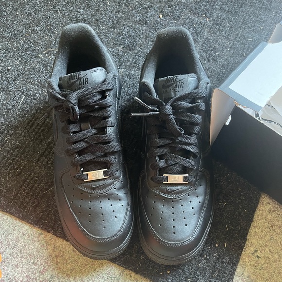 COPY - Supreme X Air Force 1.  Size 9 no creases comes with box and extra supre… - Picture 8 of 9